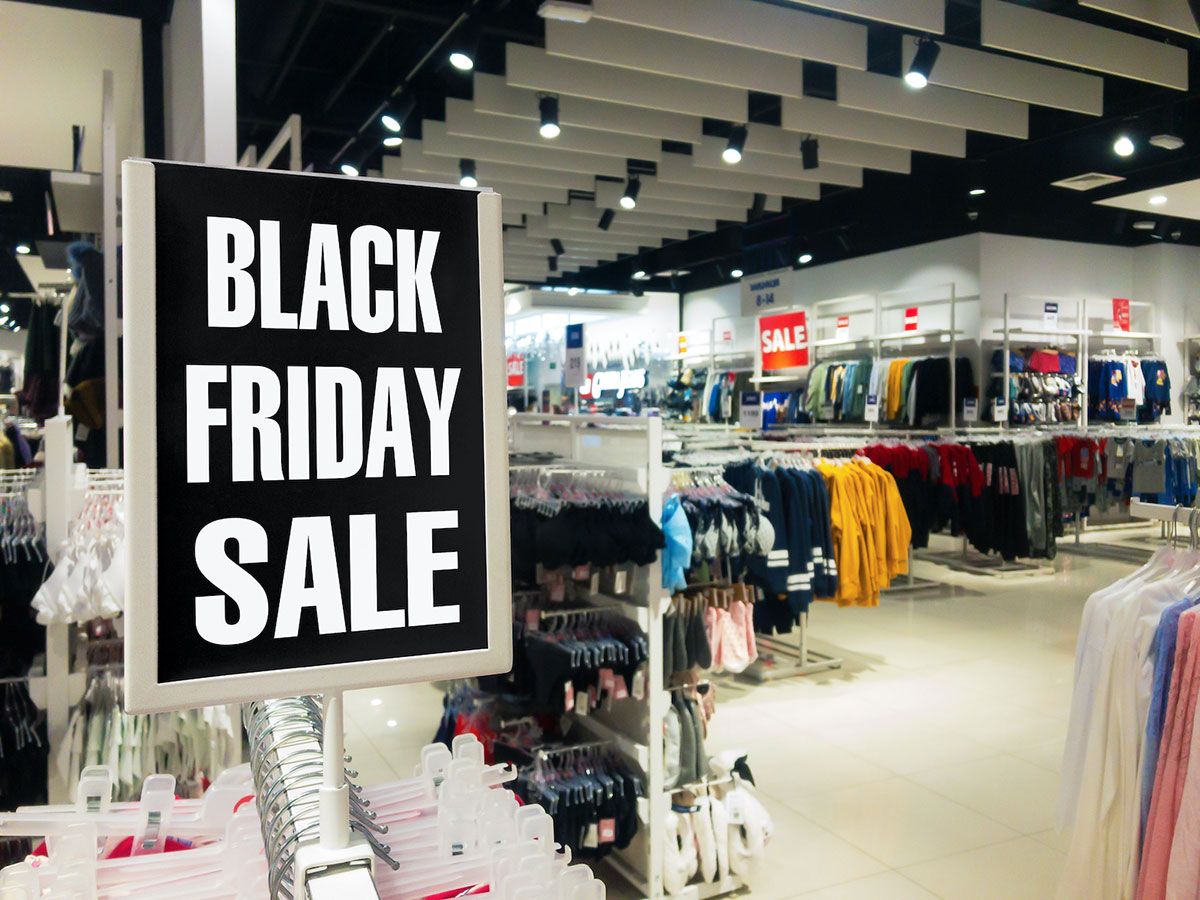 
                Black Friday sign in a shop
                              